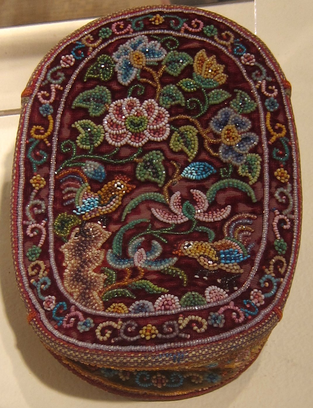 娘惹珠绣花鸟纹饰藏品细节